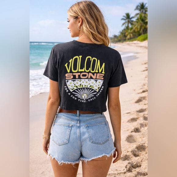 Volcom Tops - Volcom Stone Black Floral Crop Tee Size Large Organic Cotton Graphic Pocket